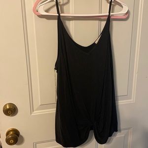 Knotted bottom, tank!